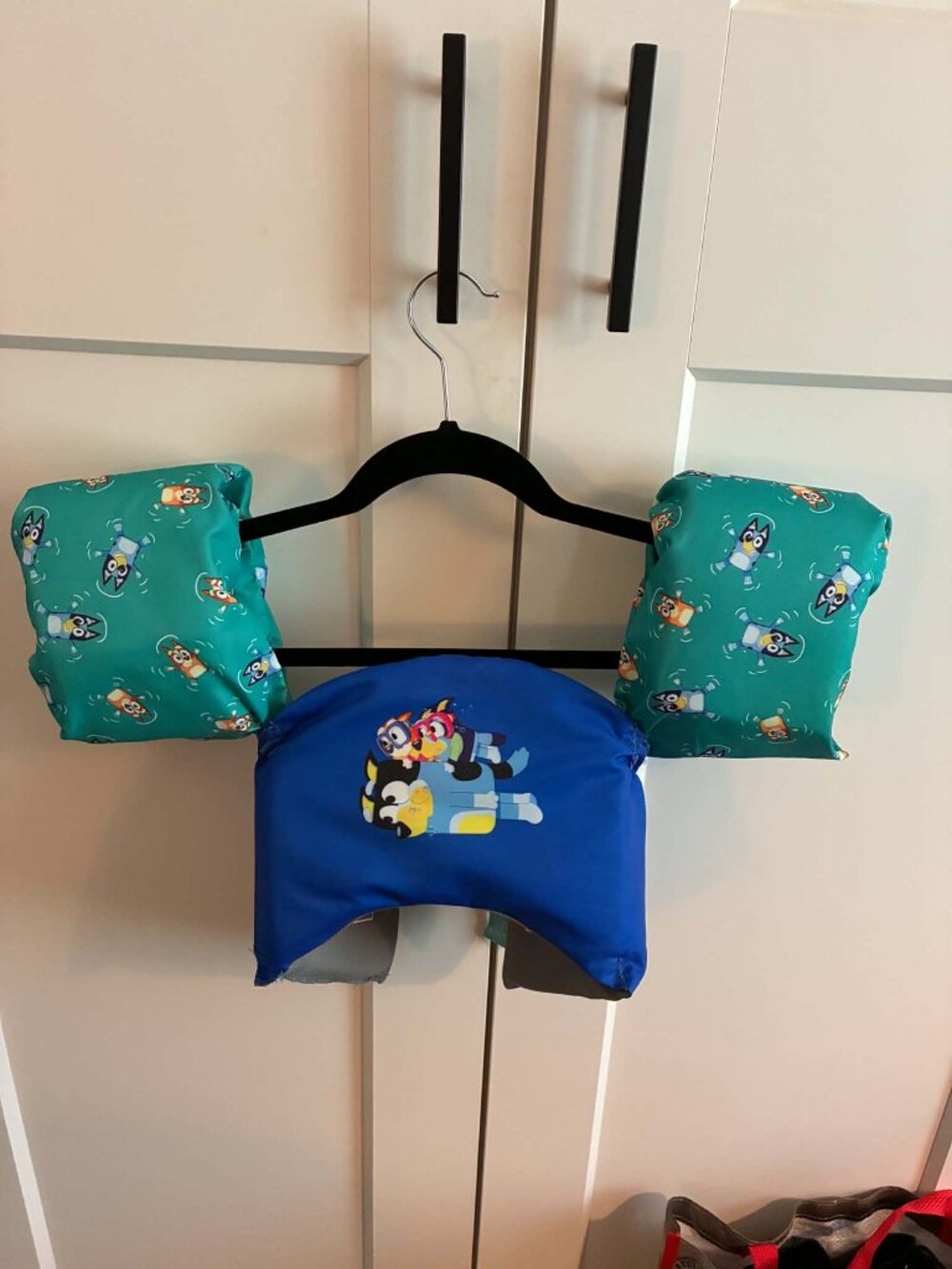 SwimWays Bluey Swim Trainer Life Vest Jacket Puddle Jumper Child 33-55 lbs Pool